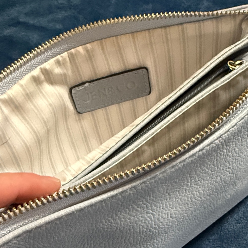 Jen & Co Wristlet - Picture 2 of 3